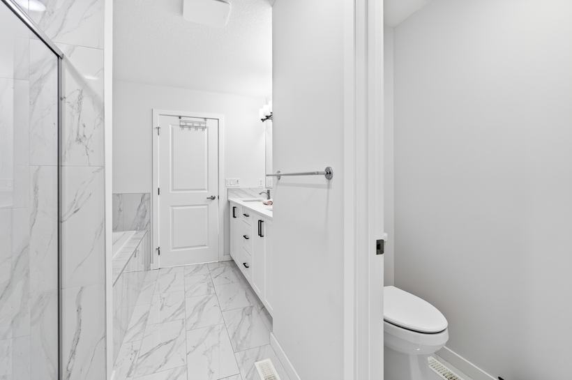 Ensuite, entry side, 215 Mallard Grove SE