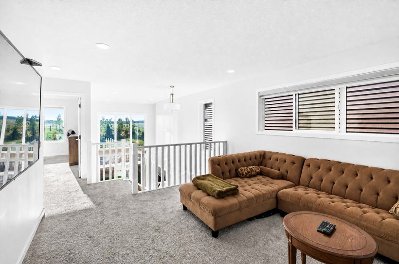 Bonus room, 215 Mallard Grove SE