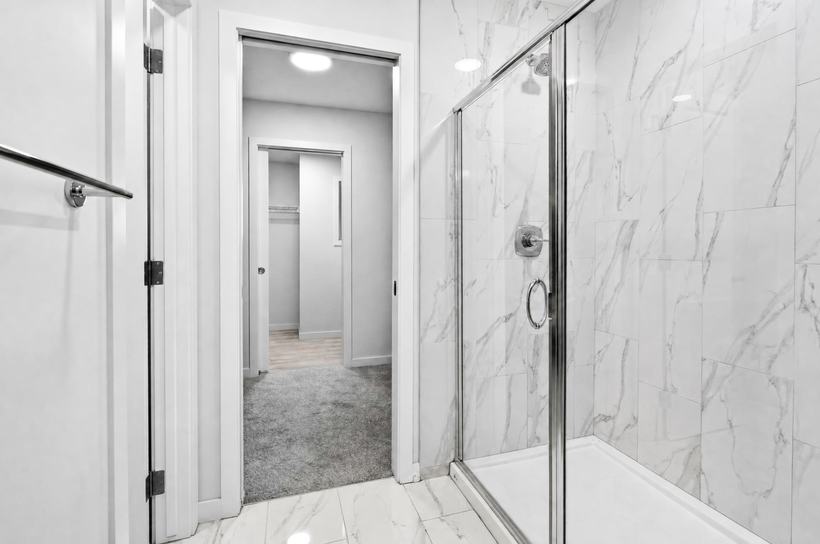 Ensuite shower, 215 Mallard Grove SE