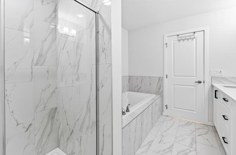 Soaker tub and shower, 215 Mallard Grove SE