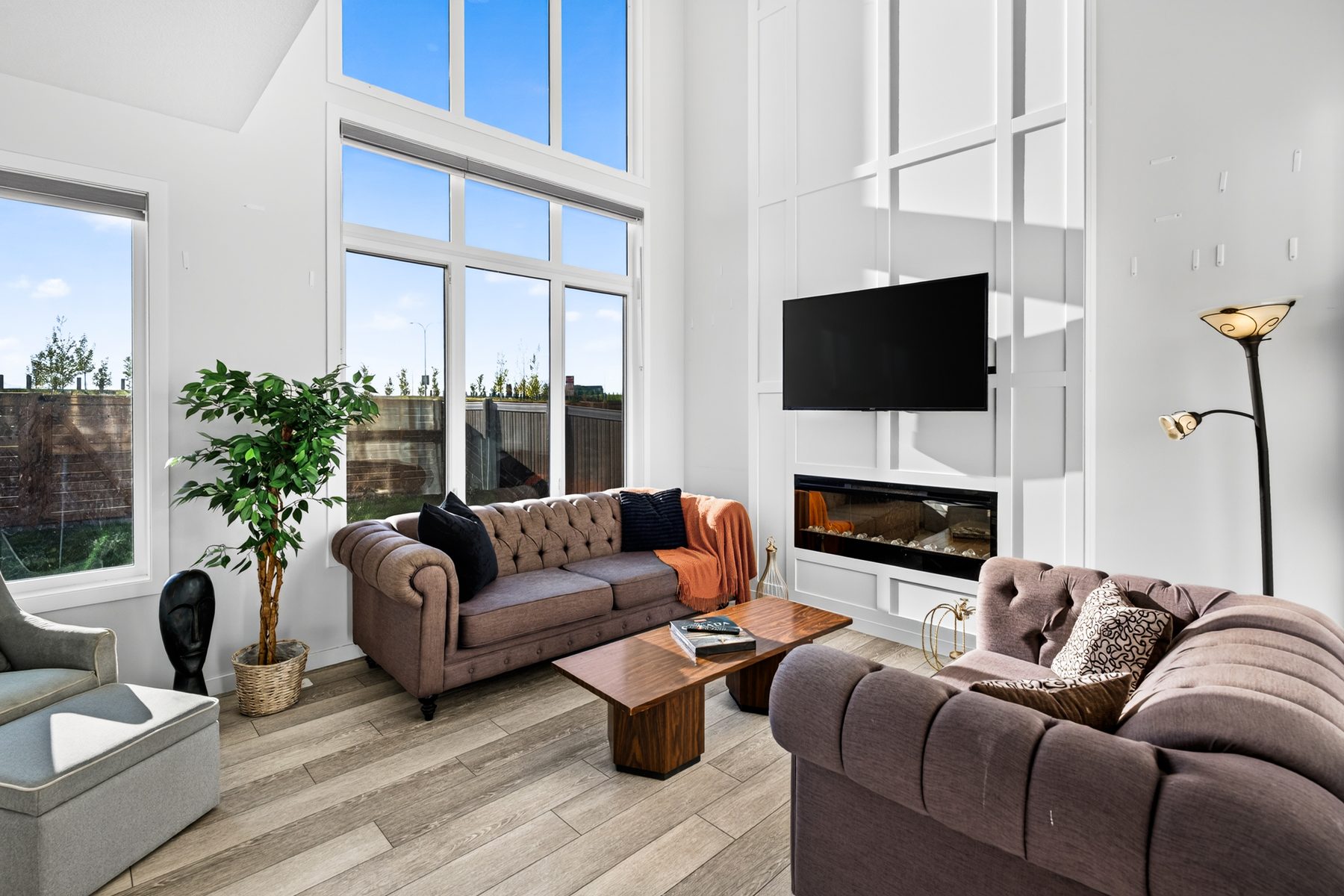 Great room, 18 ft ceiling, 215 Mallard Grove SE