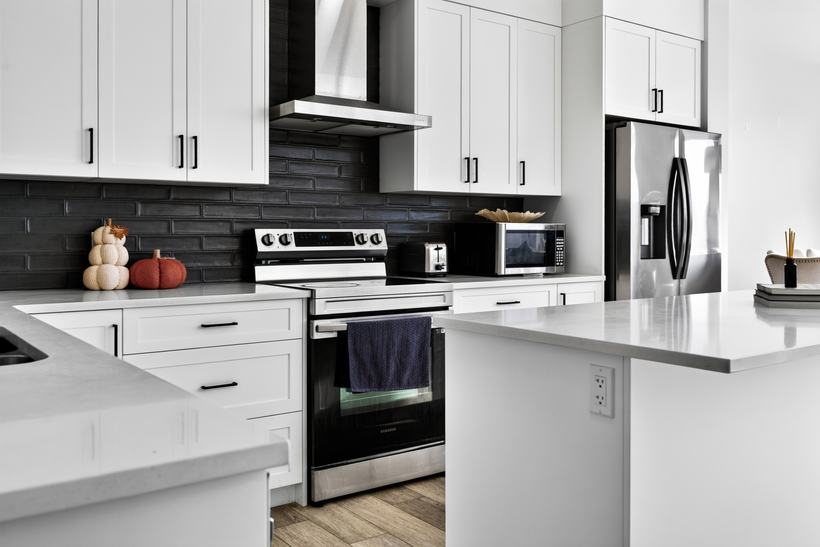 Backsplash and appliances, 215 Mallard Grove SE